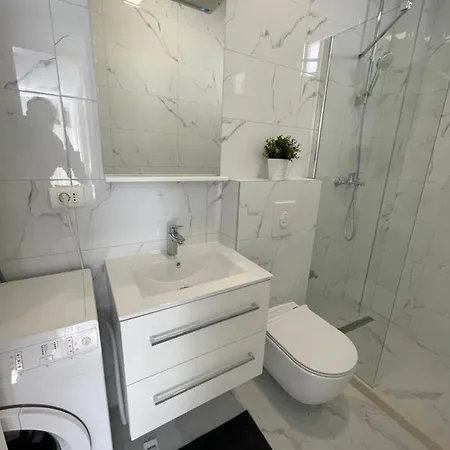 Tiha Luka Apartman *