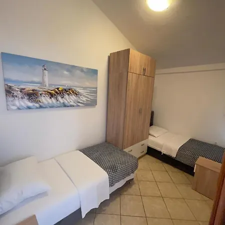 Tiha Luka Apartman *