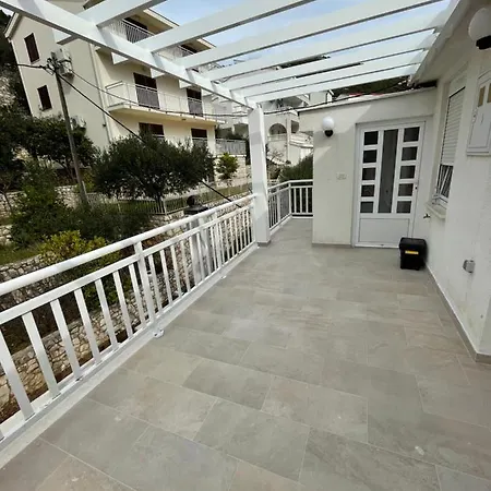 Tiha Luka Apartman *