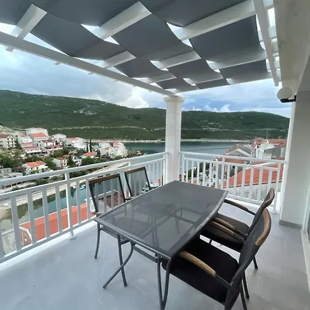 Tiha Luka Apartman *